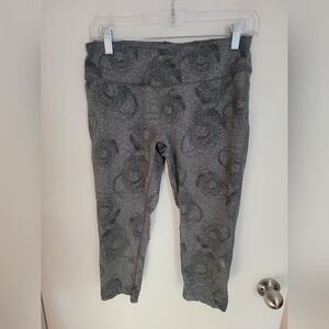 MPG Womens Medium Workout Capri Grey with Dark Grey Pattern Pre-owned